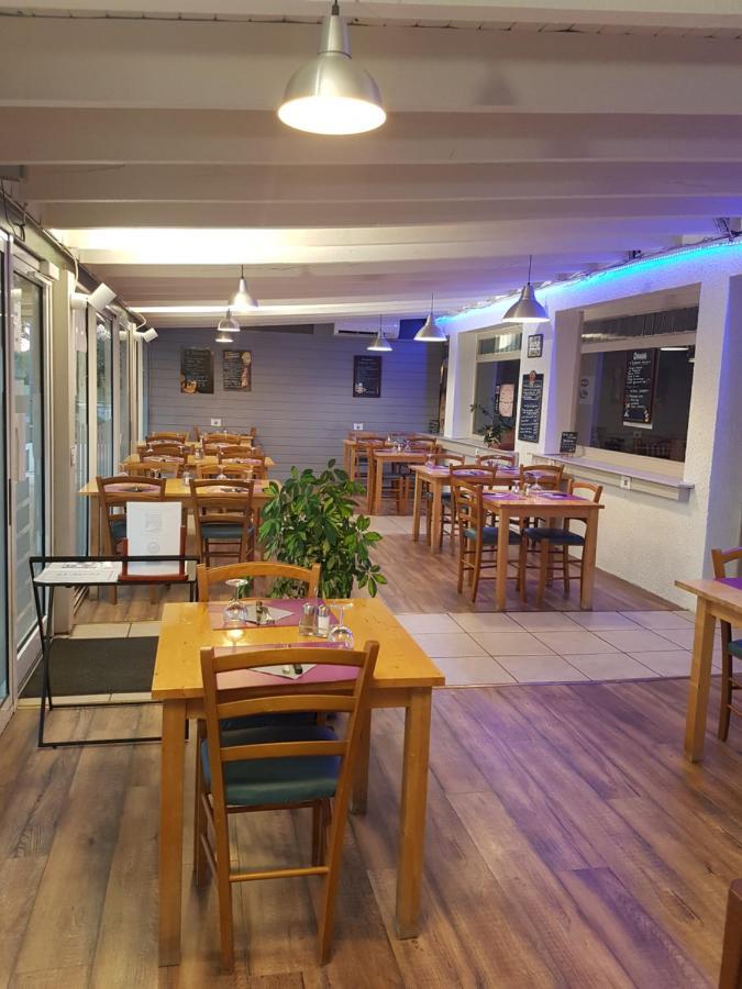 Le Sporting Hotel Beaumont-sur-Leze Exterior photo